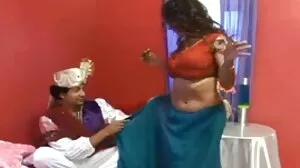 ایشیائی pussies حرکت Ember اور ایوا احاطہ کرتا ہے ، ان کے اساتذہ کے لنڈ کے ساتھ سہ