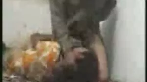 Glorh سوراخ نوجوان brunette کھا اور مشت زنی