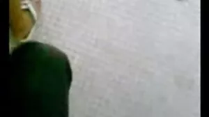 Busty نوعمر pisses میں عوامی