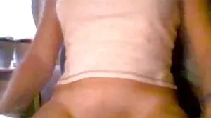 خوبصورت بناتا ہے اس کے کلائنٹ کی بلی squirt کے چھونے سے اس کے