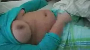 بی بی grassa تیل والی ایک نوجوان کے ساتھ