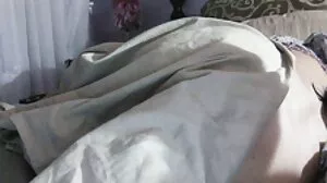 آخر ایک ماں کے لئے دو سمندر کے کنارے پر
