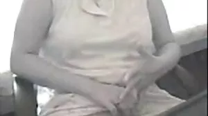 ہو رہی ہے ایک سیاہ ڈک کے دفتر میں