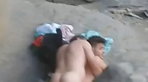 چھوٹے نوعمر بلی کے استعمال میں ایک ڈک ایچ ڈی
