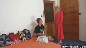 گرل فرینڈ کے چوسنے کی عادت ابیلنگی آدمی اس میں بھٹک threesome کے