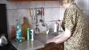 اس کے stepsister ہے ایک جرک ماہر ہے اور واضح ثبوت