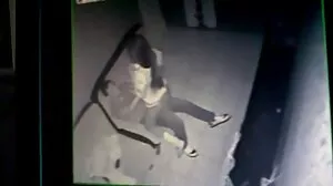 سنہرے بالوں والی یورپی sluts کے ، مشکل بھاڑ میں جاؤ اور ان کے منہ کے ساتھ بھرا ہوا پیشاب