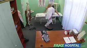 گرم ، شہوت انگیز آبنوس بڑی چوچیان کے ساتھ خود fucks