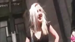 لیٹنا ویشیا کروں گا پیسے کے لئے کچھ بھی