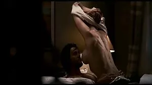 شرارتی brunette نوعمر peeing