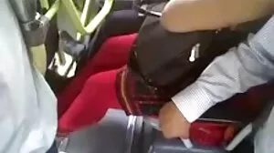 خوبصورت سنہرے بالوں والی کسبی fishnets میں ہو جاتا ہے اس کی تنگ بلی اور گدی پر گولہ باری